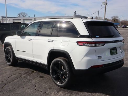 New 2025 Jeep Grand Cherokee Limited w/ Black Appearance Package image 21