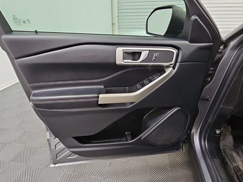 Used 2021 Ford Explorer XLT RWD image 30