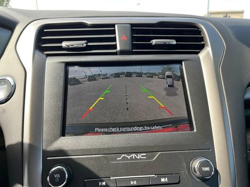 Used 2020 Ford Fusion SE FWD image 25