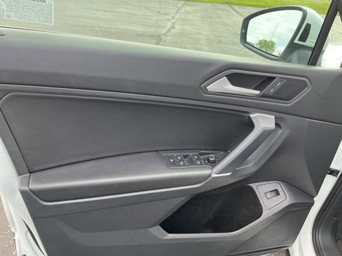 Used 2020 Volkswagen Tiguan SEL AWD/4WD image 29