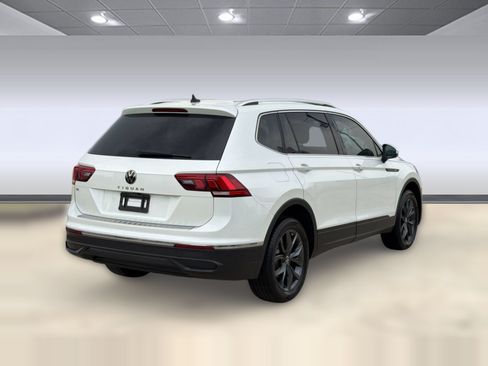 Used 2023 Volkswagen Tiguan SE FWD image 9