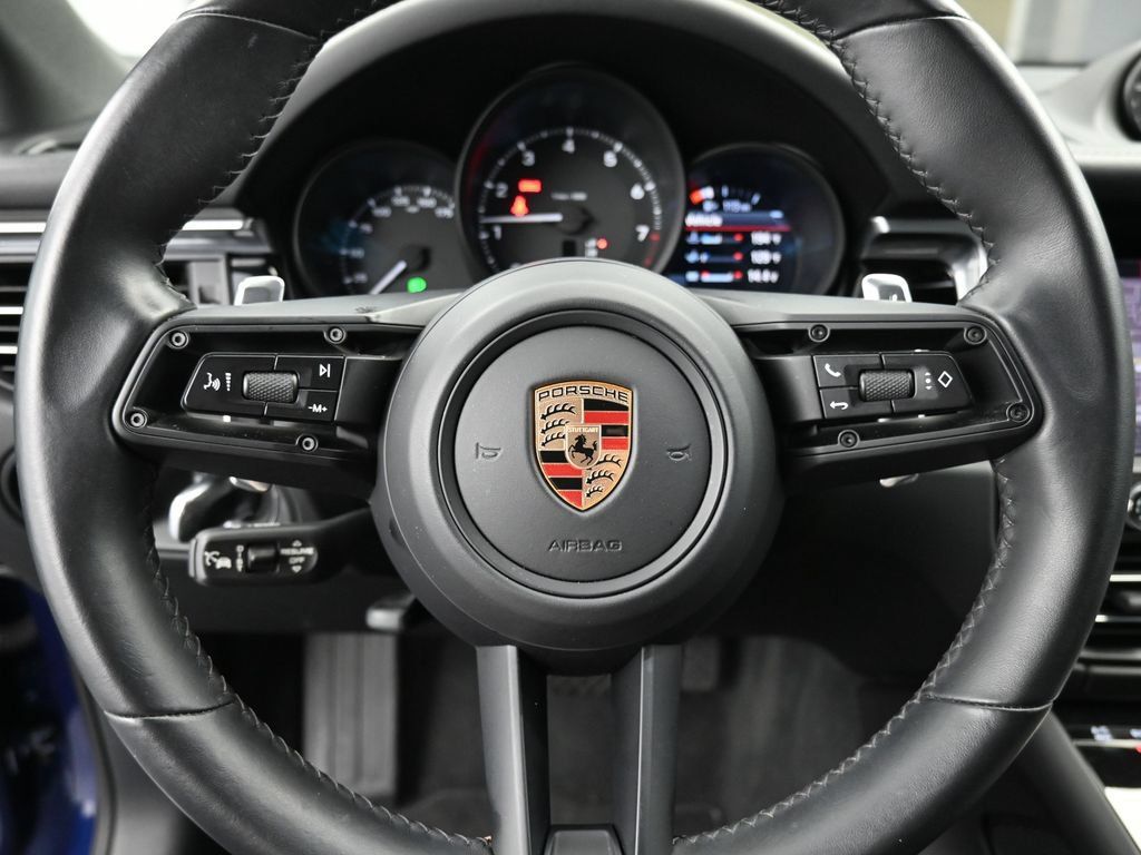 Certified 2024 Porsche Macan AWD/4WD image 28