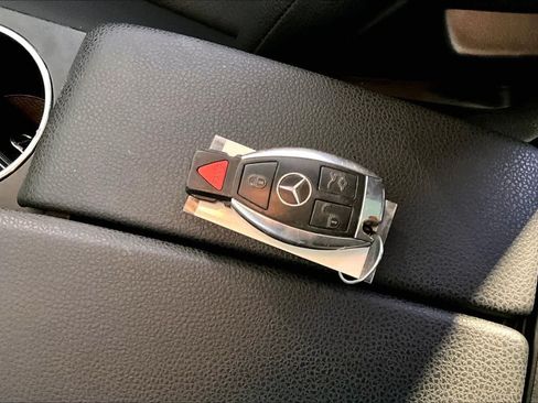 Used 2010 Mercedes-Benz C 300 4MATIC Sedan image 13