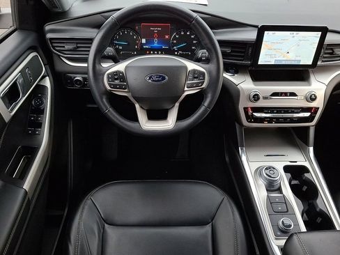 Used 2022 Ford Explorer XLT w/ Equipment Group 202A image 12