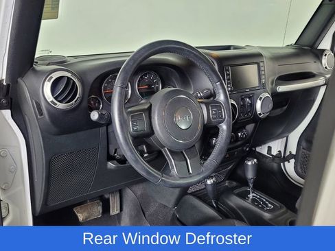 Used 2018 Jeep Wrangler Unlimited Sahara image 13