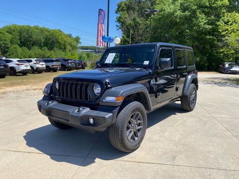 Used 2025 Jeep Wrangler Sport S image 2