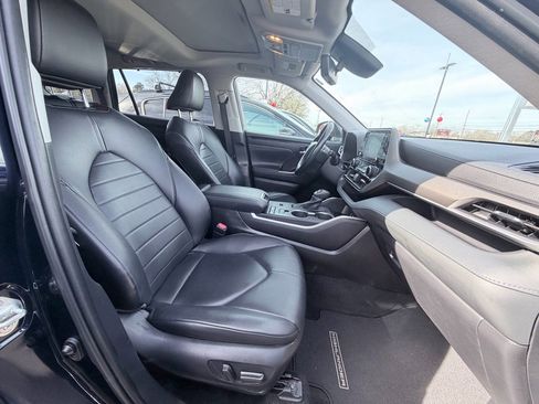 Used 2022 Toyota Highlander XLE image 22