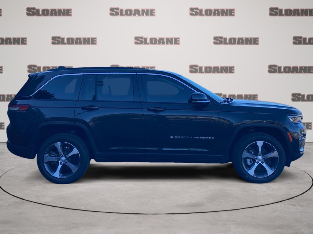 Used 2024 Jeep Grand Cherokee Limited AWD/4WD image 2