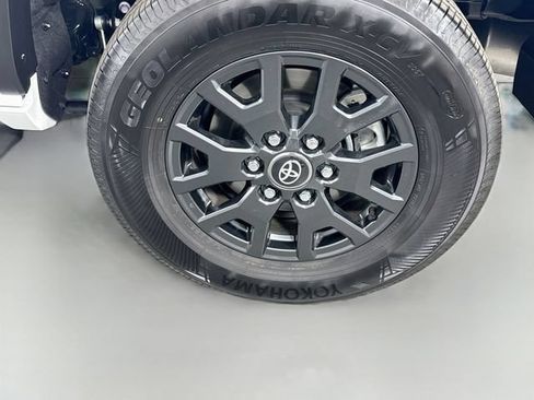 Certified 2025 Toyota 4Runner SR5 AWD/4WD image 31
