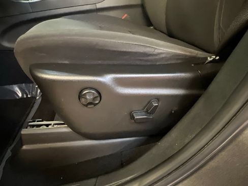 Used 2019 Jeep Grand Cherokee Laredo w/ 18" Wheel & 8.4" Radio Group RWD image 12