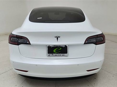 Used 2019 Tesla Model 3 Standard Range Plus image 5