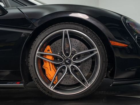 Used 2019 McLaren 570S Spider image 28