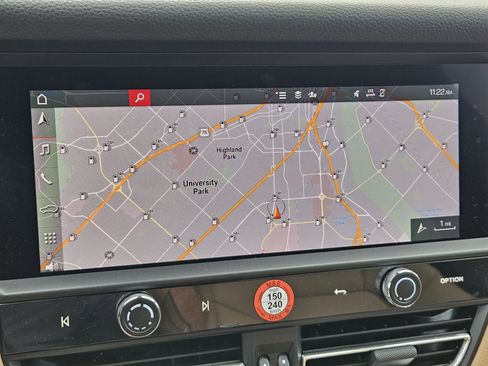 Certified 2025 Porsche Macan image 17