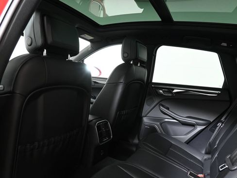 Used 2026 Porsche Macan AWD/4WD image 36