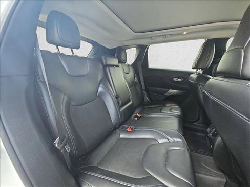 Used 2021 Jeep Cherokee Latitude Plus w/ Sun & Sound Group FWD image 12