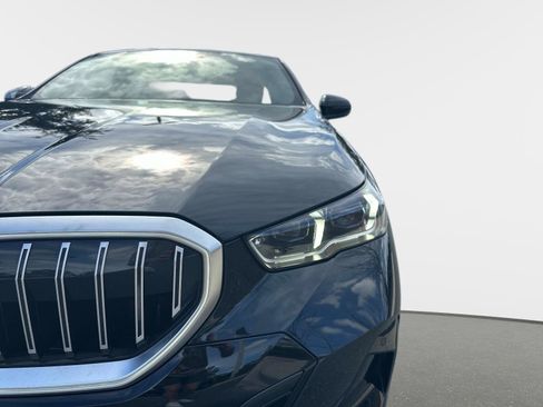 Used 2025 BMW 530i w/ M Sport Package RWD image 9