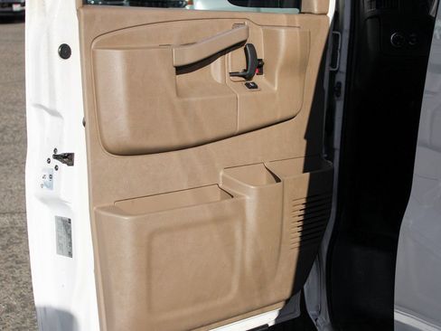 Used 2016 Chevrolet Express 2500 RWD image 13