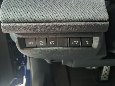 New 2026 Toyota Camry Hybrid FWD image 17