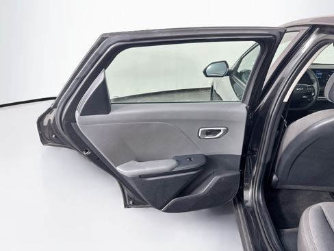 Used 2025 Kia K4 FWD image 25