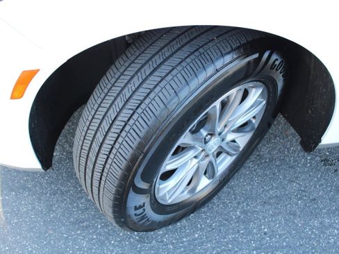 Used 2022 Buick Enclave Essence image 19