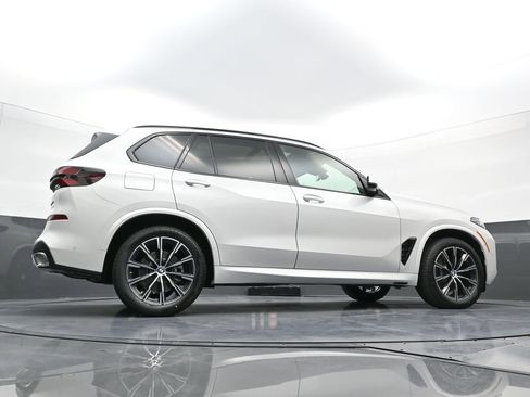 New 2026 BMW X5 xDrive40i w/ M Sport Package AWD/4WD image 30