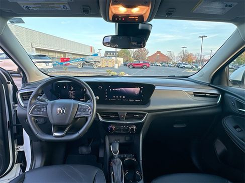 Used 2024 Buick Encore GX Sport Touring image 3