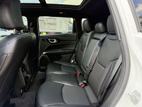 New 2025 Jeep Compass Latitude w/ Sun & Sound Group image 17