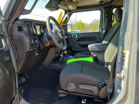 Used 2025 Jeep Wrangler Unlimited Rubicon 4xe w/ Safety Group AWD/4WD image 8