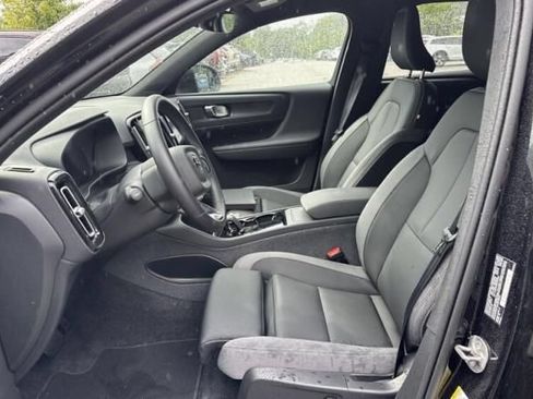 Used 2025 Volvo EX40 Core AWD/4WD image 5