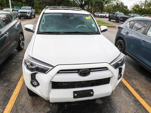 Used 2023 Toyota 4Runner SR5 Premium w/ Moonroof Package RWD image 5