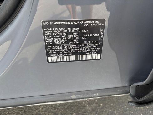 Used 2025 Volkswagen Atlas SE AWD/4WD image 18