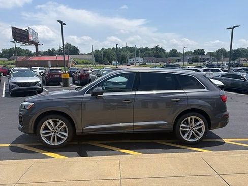 Used 2025 Audi Q7 3.0T Premium Plus AWD/4WD image 3