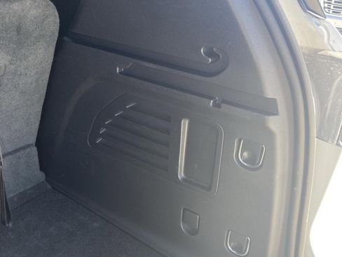 Used 2025 Chevrolet Traverse LT FWD image 28