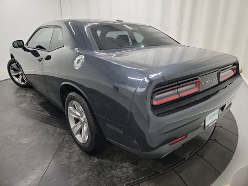 Used 2016 Dodge Challenger SXT image 6