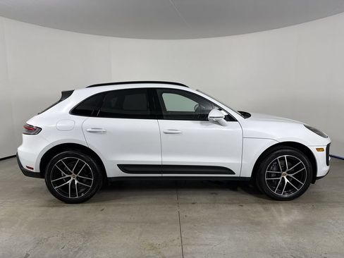 Certified 2024 Porsche Macan AWD/4WD image 8
