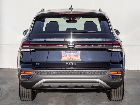New 2026 Volkswagen Taos SE FWD image 4