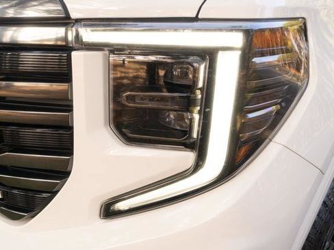 Used 2023 GMC Sierra 1500 AT4 image 32