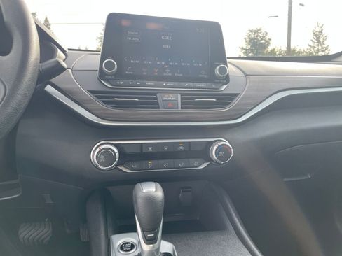 Used 2025 Nissan Altima 2.5 SV image 17