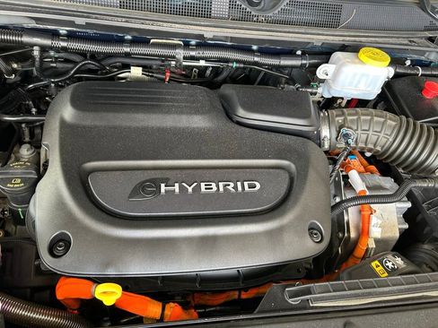 Used 2022 Chrysler Pacifica Limited w/ Uconnect Theater Family Group FWD image 14