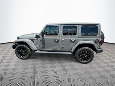 Used 2022 Jeep Wrangler Unlimited Sahara w/ Cold Weather Group AWD/4WD image 9