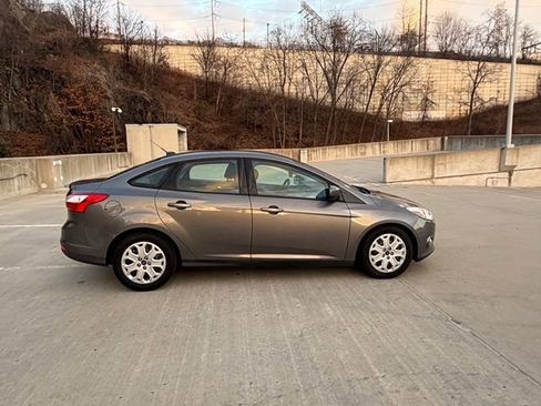 Used 2012 Ford Focus SE image 4