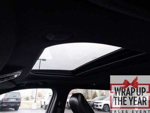 Used 2024 Jeep Grand Cherokee L Altitude image 17