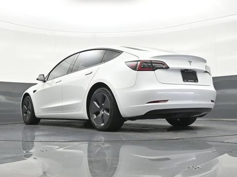 Used 2022 Tesla Model 3 Standard Range RWD image 24