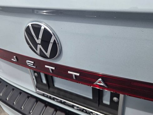 Certified 2025 Volkswagen Jetta SE FWD image 11