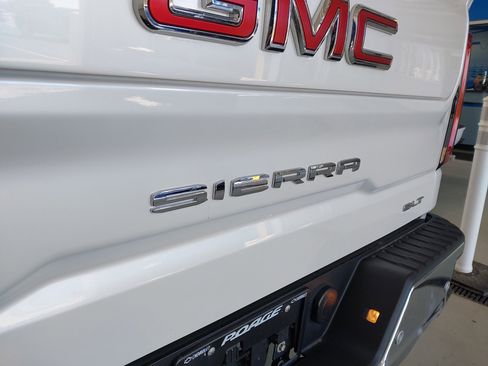Used 2024 GMC Sierra 1500 SLT w/ SLT Premium Plus Package AWD/4WD image 32