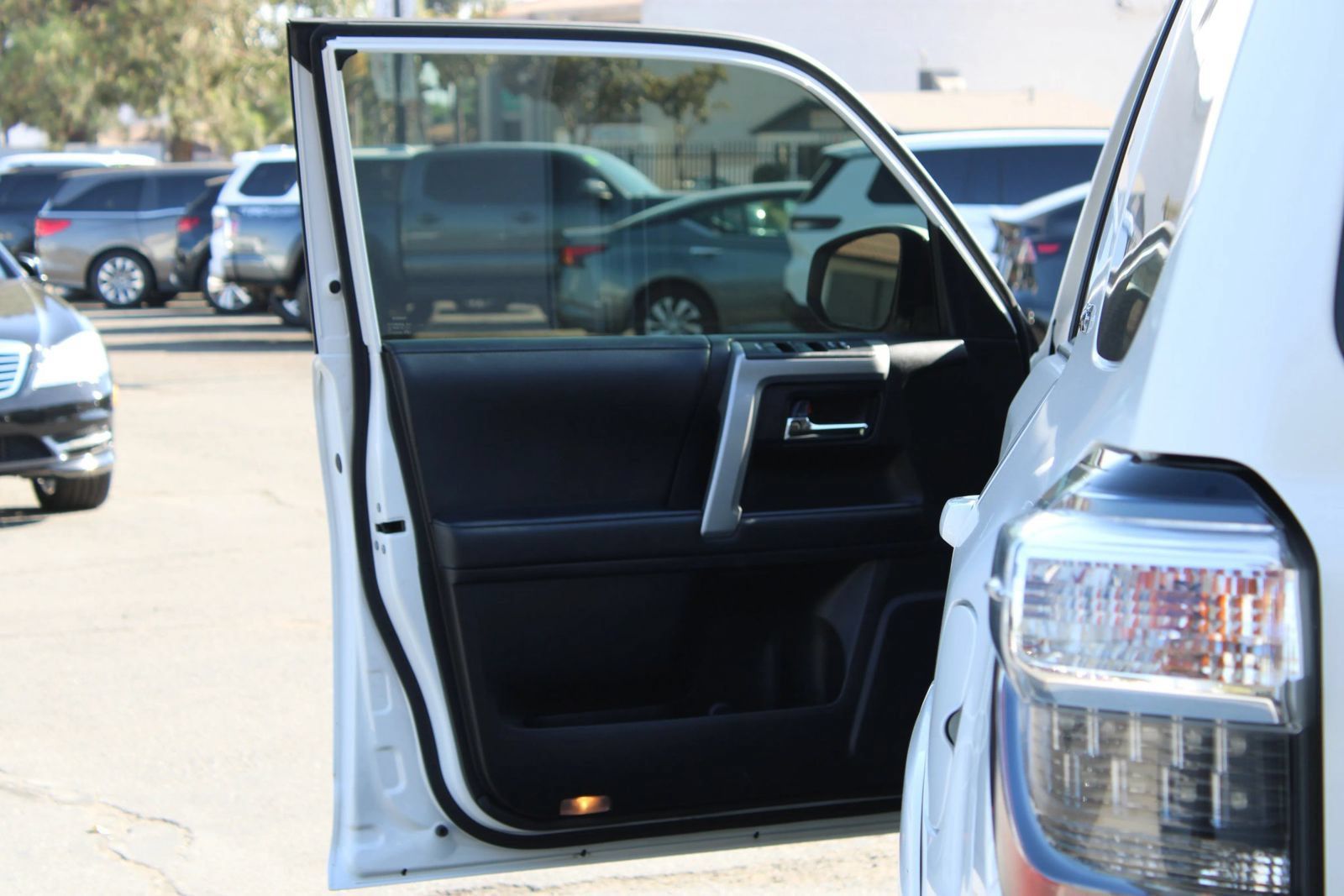 Used 2020 Toyota 4Runner SR5 Premium w/ Moonroof Package RWD image 12