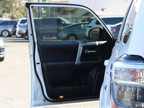 Used 2020 Toyota 4Runner SR5 Premium w/ Moonroof Package RWD image 12
