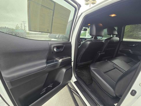 Used 2017 Toyota Tacoma TRD Pro AWD/4WD image 16