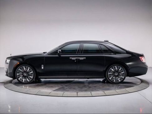 Used 2025 Rolls-Royce Ghost AWD/4WD image 2