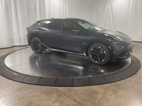 New 2025 Kia EV6 Wind image 3